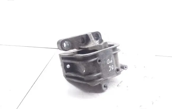 Volkswagen PASSAT B6 Engine mount bracket 1K0199262