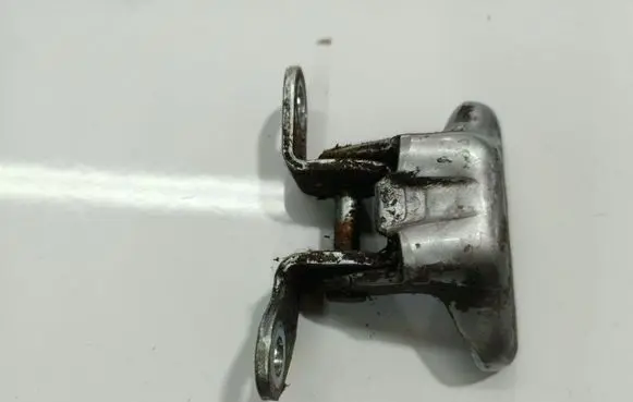 Toyota Avensis T250 Rear door lower hinge 