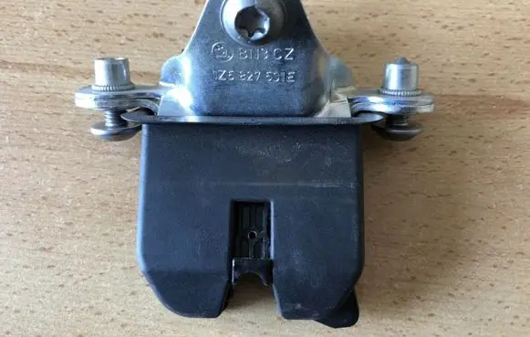 Skoda Octavia Mk2 (1Z) Tailgate/trunk/boot lock/catch/latch 1Z5827501E