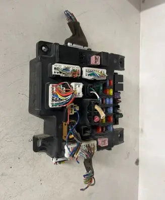 Mitsubishi Outlander Fuse module 8637A318 519087902 L8637001A