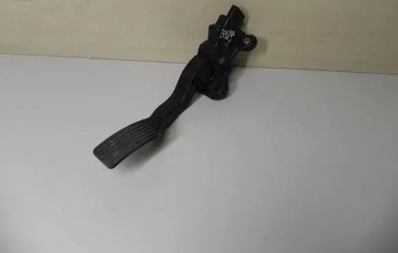Mitsubishi Outlander Accelerator throttle pedal MN101543 I4189