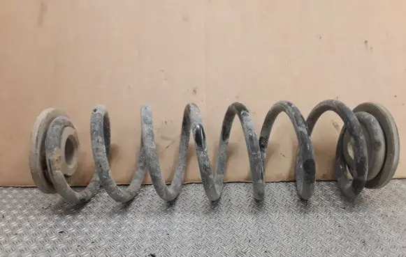Volkswagen Touran I Rear coil spring
