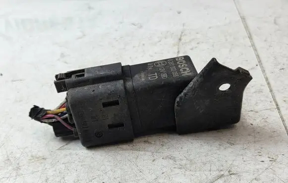 Honda CR-V Glow plug pre-heat relay 0281003056