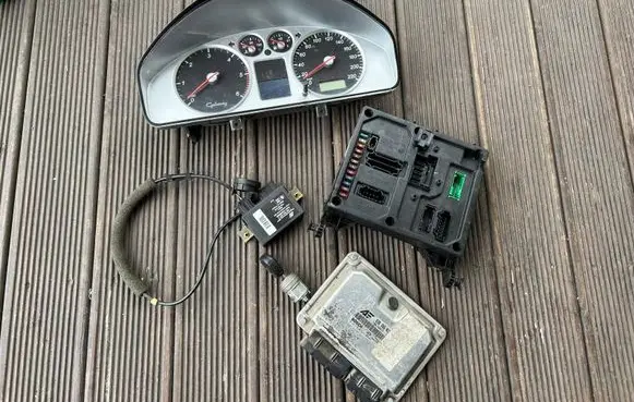 Ford Galaxy Engine ECU kit and lock set 038906011 28SA5033 0281010629