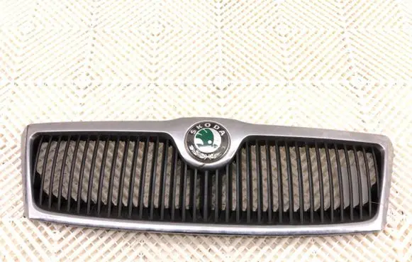 Skoda Octavia Mk2 (1Z) Front grill 