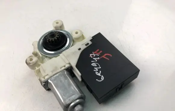 Volvo S40 Front door window regulator motor 992746100