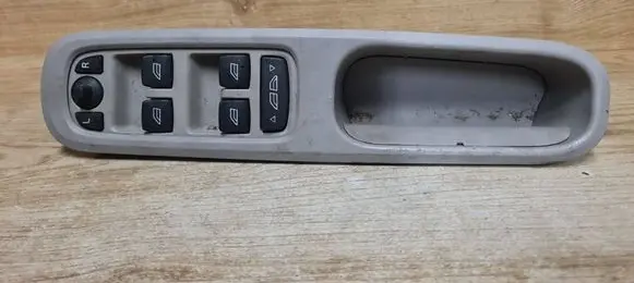 Volvo C70 Electric window control switch 30773433 03451115 9466552