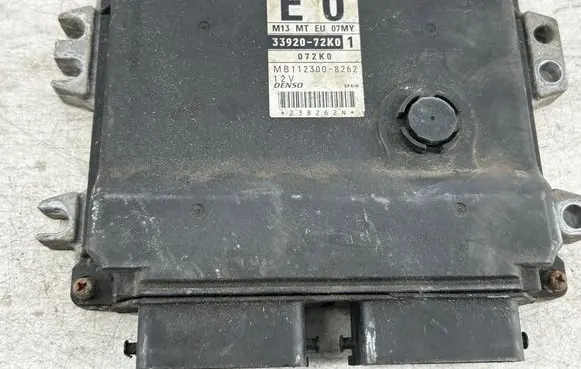 Suzuki Swift II Engine control unit/module 3392072K0 072K0 MB1123008262