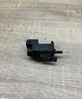 BMW 5 E39 Turbo solenoid valve 1742712 72234100 04T352