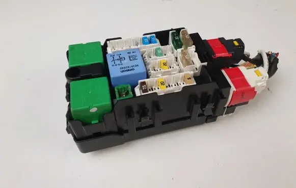 Peugeot 508 Fuse module 9665492680