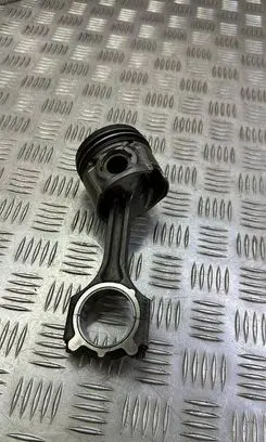KIA Sportage Piston with connecting rod