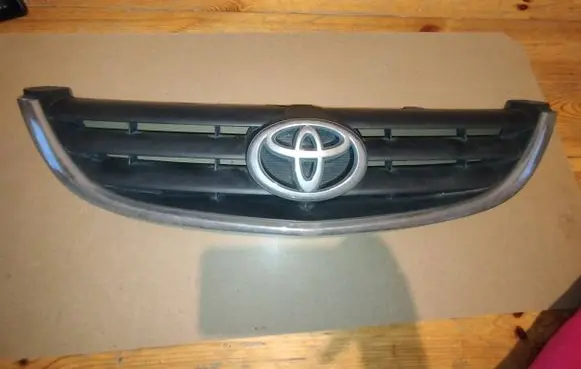 Toyota Avensis T220 Front bumper upper radiator grill 5311105040A 3780