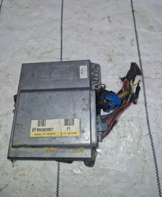Jeep Cherokee XJ Engine control unit/module 8953002857