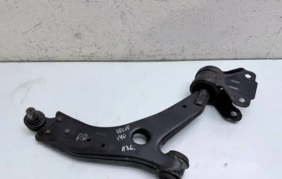 Volvo V40 Front lower control arm/wishbone 