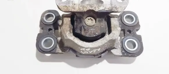 Volvo V70 Engine mount bracket 6g927m121rf12 6g92-7m121-rf-12