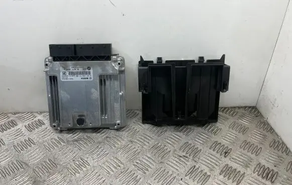 BMW 5 F10 F11 Engine control unit/module 8577839 0281030741