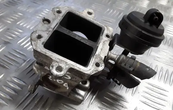 Volkswagen PASSAT B6 EGR valve 03G131063F
