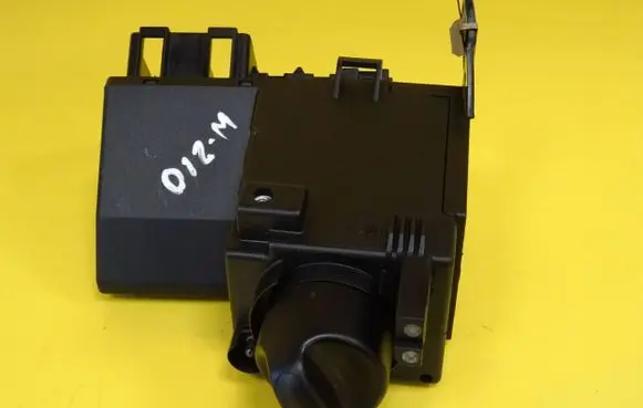 Mercedes-Benz E W210 Light switch 2105450104