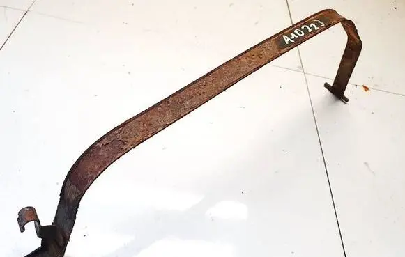 Fuel tank mounting bracket