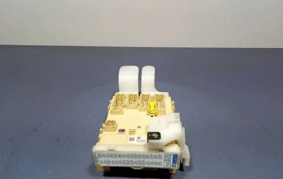 Toyota Auris E180 Fuse box set 82730-12X70A