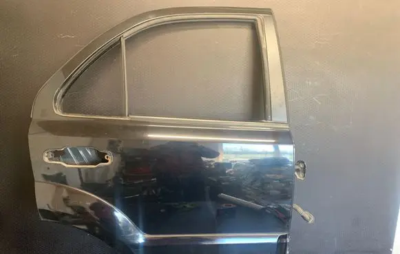 KIA Sorento Rear door 