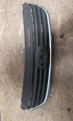 Ford C-MAX I Front bumper upper radiator grill 7M51R8138A