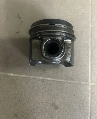 Ford Kuga II Piston 0851E 18R10851E
