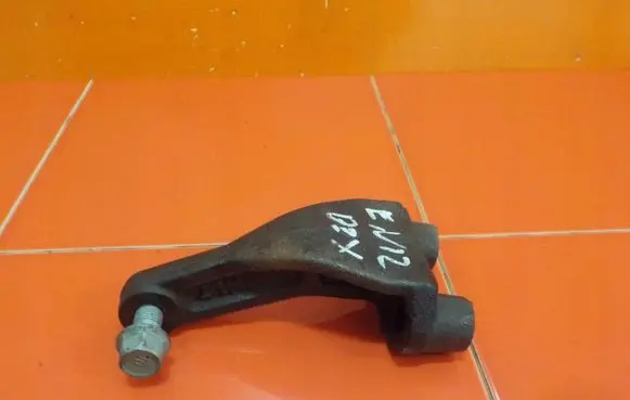 Hyundai Santa Fe Engine mounting bracket 12XZ1