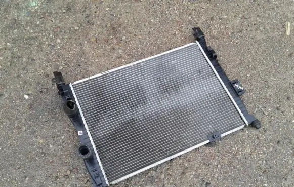 Nissan Qashqai Coolant radiator