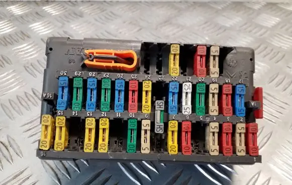 Citroen Xsara Fuse module 9568591280