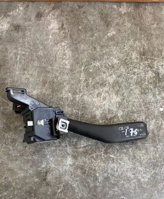 Volkswagen PASSAT B7 Indicator stalk 1K0953513A 01103501 1035C152575550