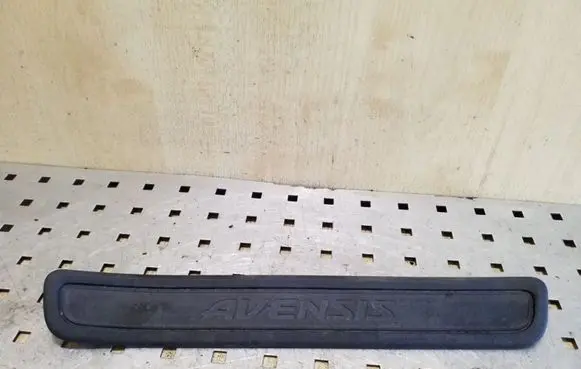 Toyota Avensis T270 Rear sill trim cover 6791505040