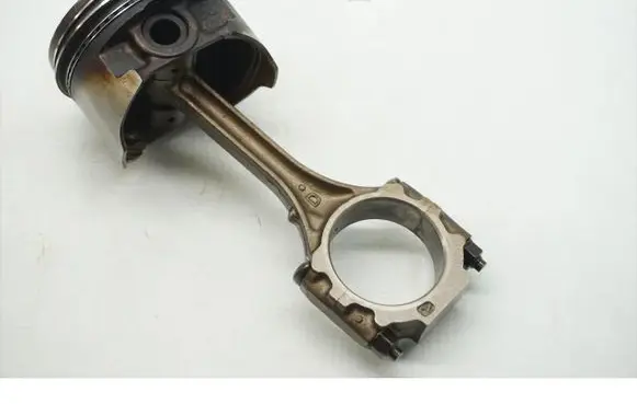 Mitsubishi Galant Piston with connecting rod 