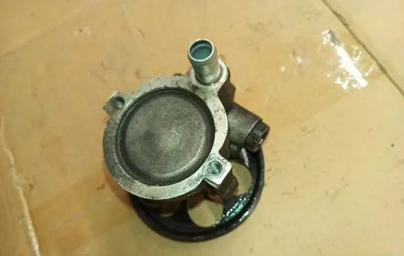 Renault Laguna II Power steering pump 8200054959