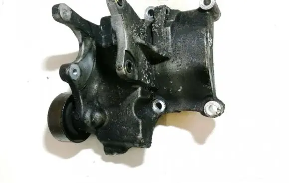 KIA Sportage Engine mounting bracket