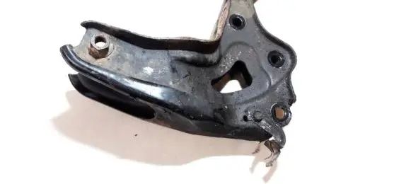 Engine mounting bracket