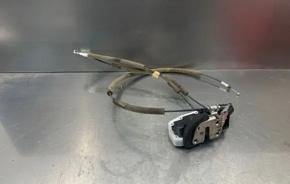 Nissan Leaf I (ZE0) Rear door lock E7114510