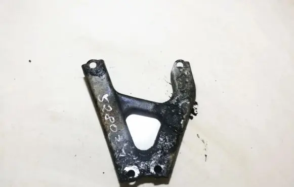 Hyundai XG Engine mounting bracket