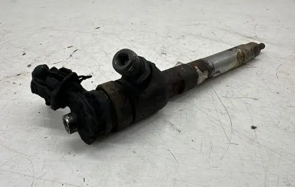 Maserati Ghibli Fuel injector 0445110523