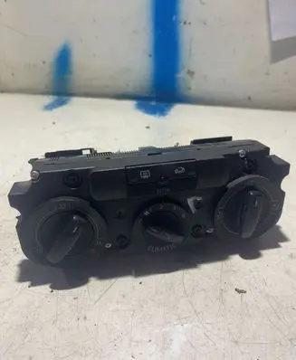 Volkswagen Golf IV Climate control unit