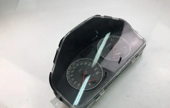 Volvo V50 Speedometer (instrument cluster) 30728645