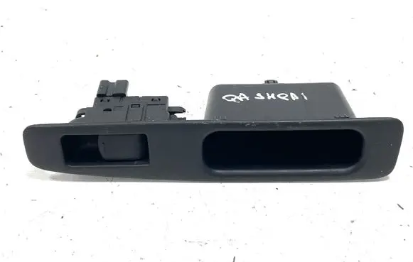 Nissan Qashqai Electric window control switch 82950JD000 25411JD000
