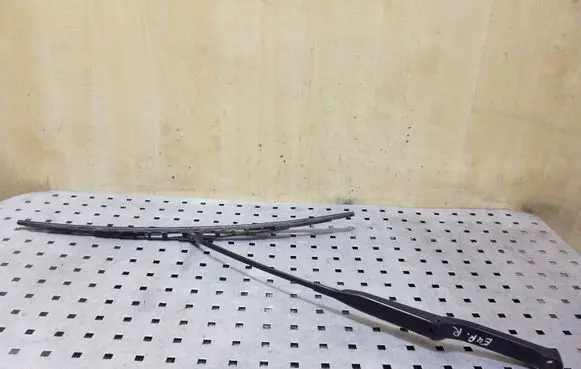 Audi A6 S6 C4 4A Front wiper blade arm 4A1955408A