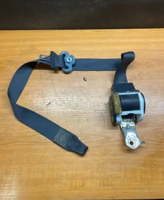 BMW 3 E36 Front seatbelt 8208444 223129 560153000