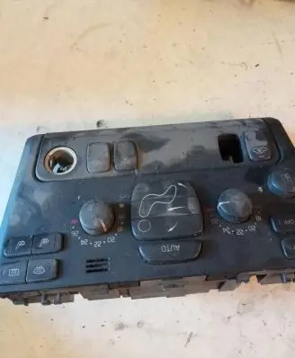 Volvo XC90 Climate control unit 8697137 04W51E04 M8510A00039