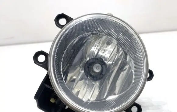 Toyota RAV 4 (XA40) Front fog light 