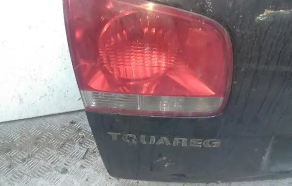 Volkswagen Touareg I Tailgate rear/tail lights