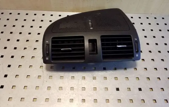 Toyota Avensis T270 Dash center air vent grill 55670051