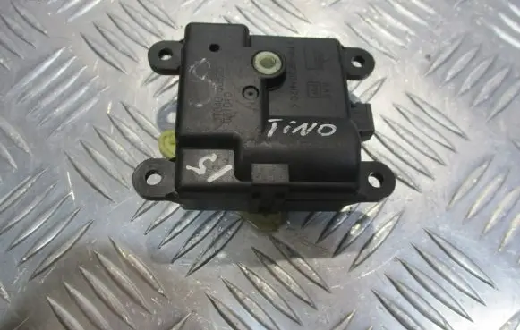Nissan Almera Tino Central body control module 3T04030820