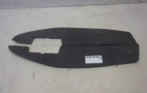 Dacia Sandero Fender end trim 